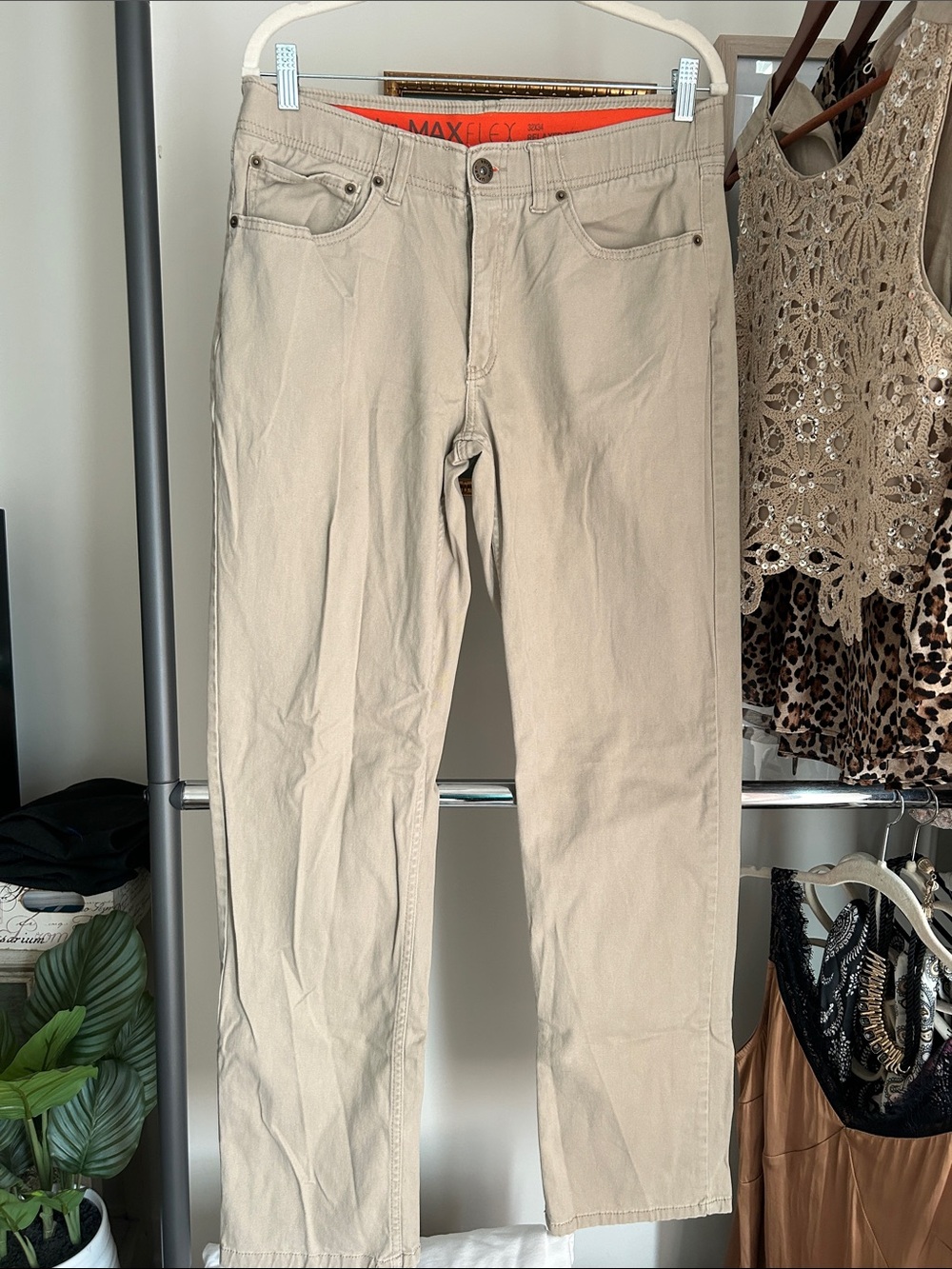 Men's urban pipeline 32 x 34 Tan flat front relaxed straight khaki Pants